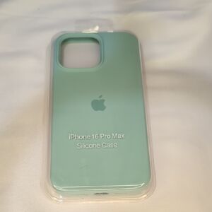 Apple iPhone 16 Pro Max Silicone Case - Light Green
